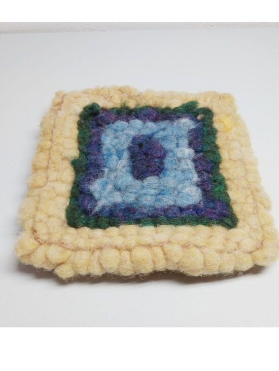 Handmade Wool 100% roving cute trivet, mat for heavy decors - Picture 3 of 4
